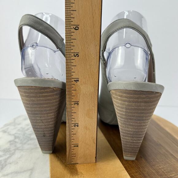 COMFORT Vince Camuto Majorca Lt Gray Leather Slingback Stacked Heel Peep Toe 10 - Picture 12 of 13
